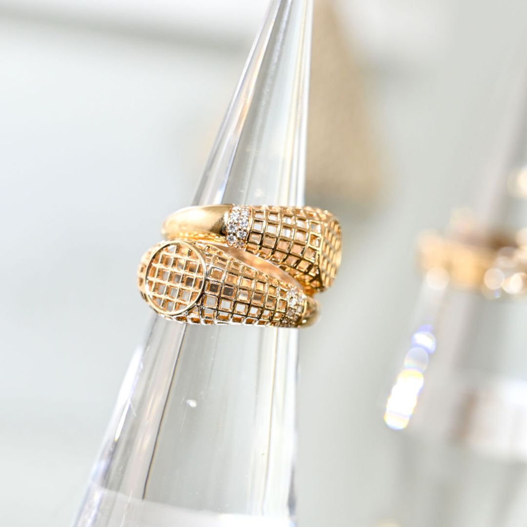 HOW TO BUILD A FINE JEWELRY COLLECTION