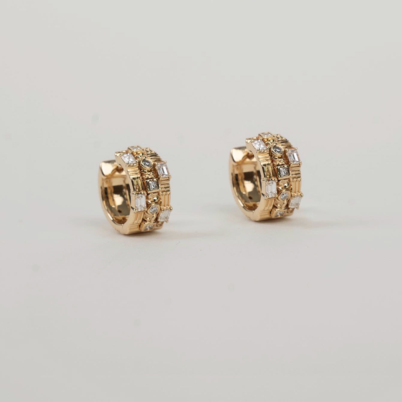 WOVEN TRIO DIAMOND SHAPE CHUNKY HUGGIE EARRINGS